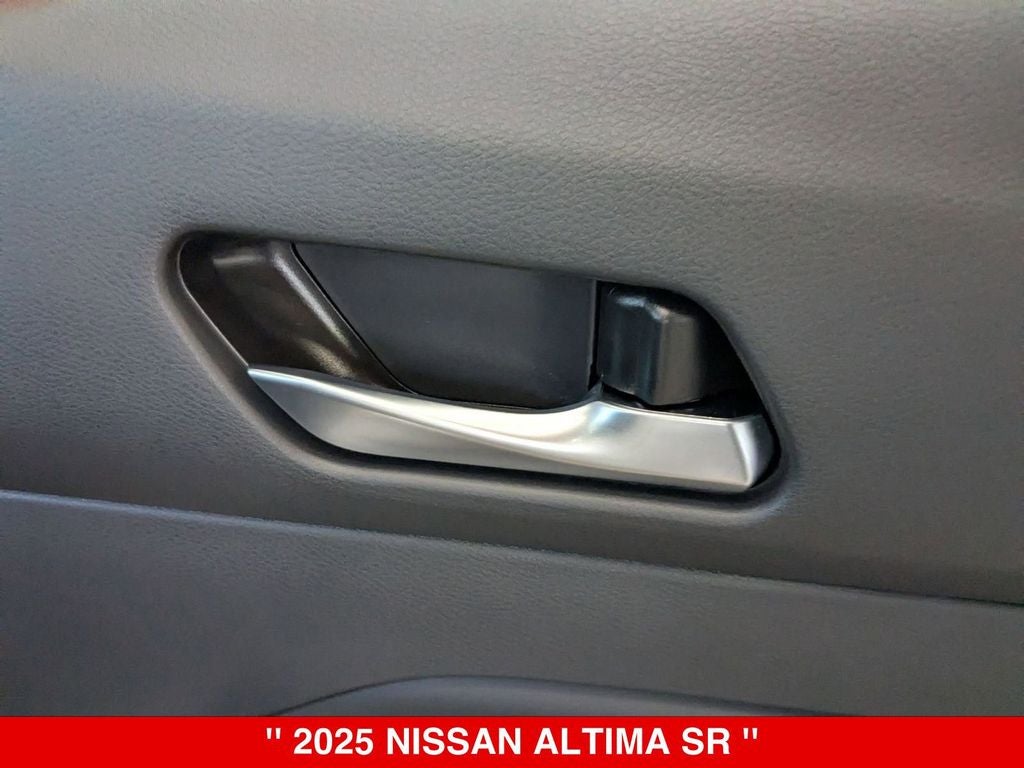 2025 Nissan Altima SR