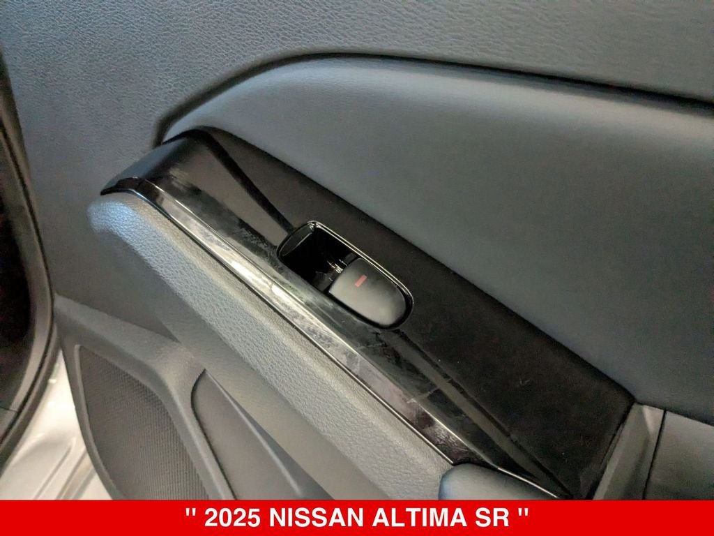 2025 Nissan Altima SR
