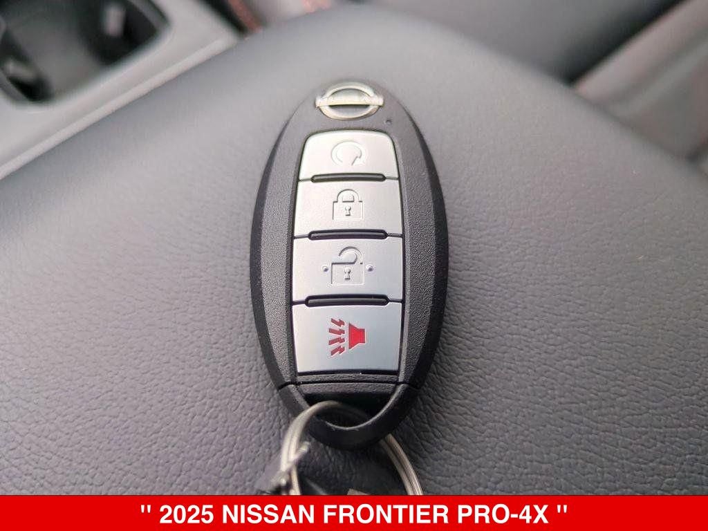 2025 Nissan Frontier Crew Cab PRO-4X®