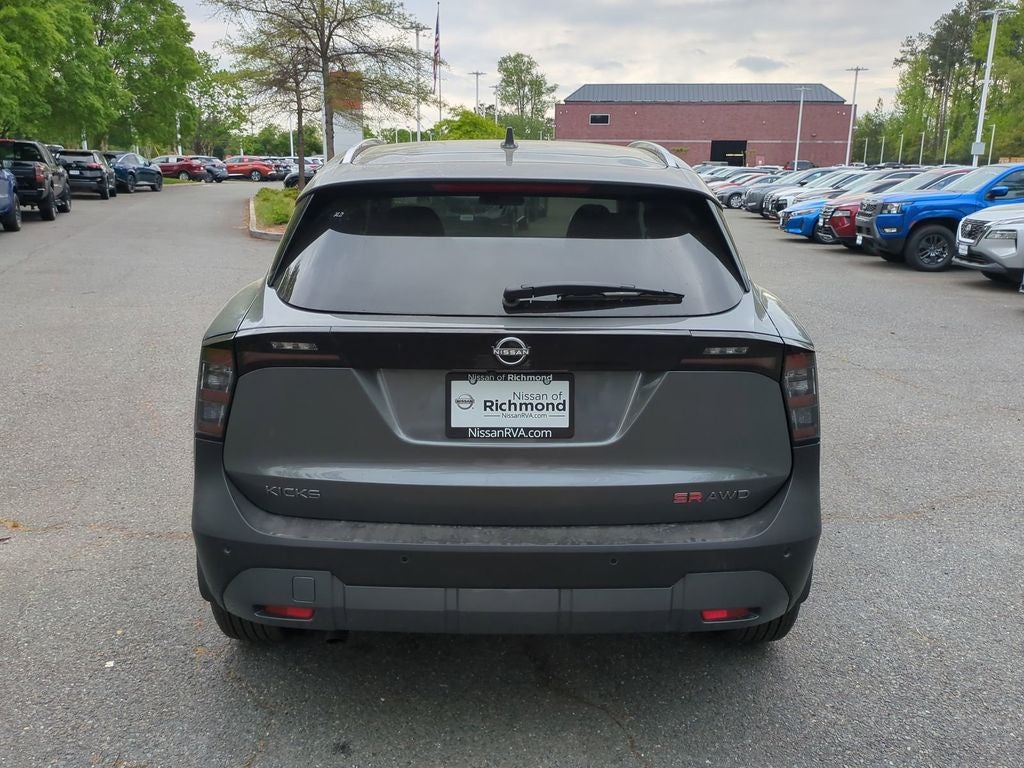 2025 Nissan Kicks SR