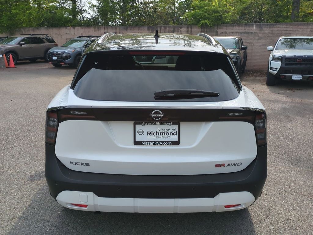 2025 Nissan Kicks SR