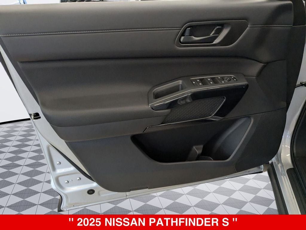 2025 Nissan Pathfinder S