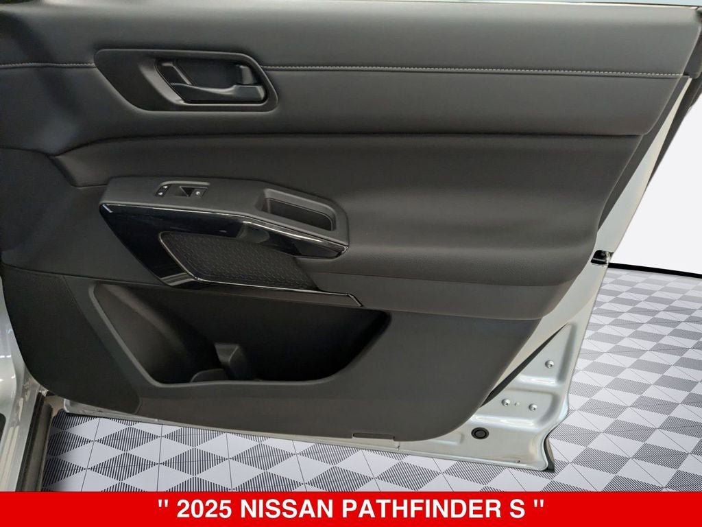 2025 Nissan Pathfinder S