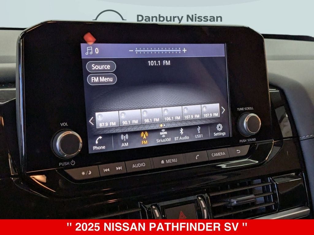 2025 Nissan Pathfinder SV