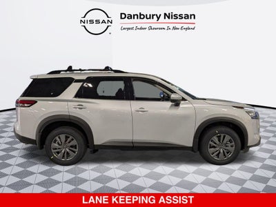 2025 Nissan Pathfinder SV