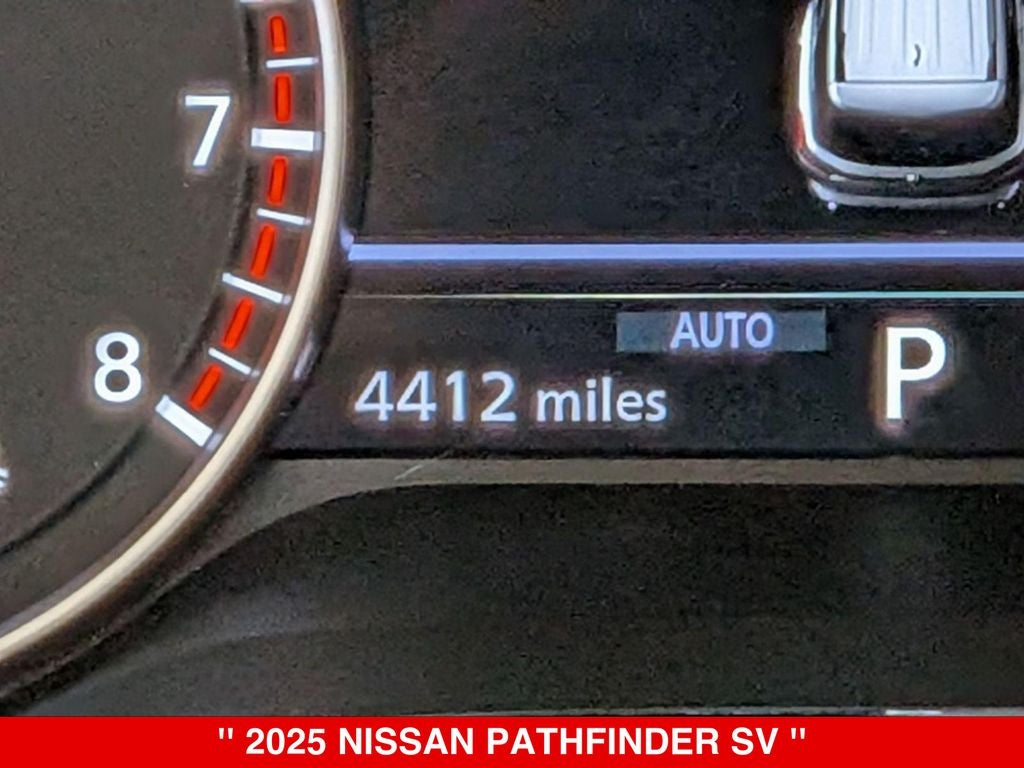 2025 Nissan Pathfinder SV