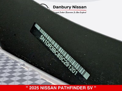 2025 Nissan Pathfinder SV