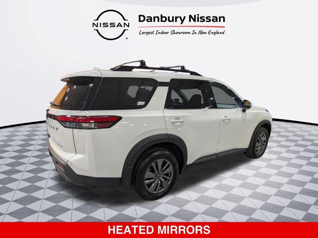 2024 Nissan Pathfinder SV