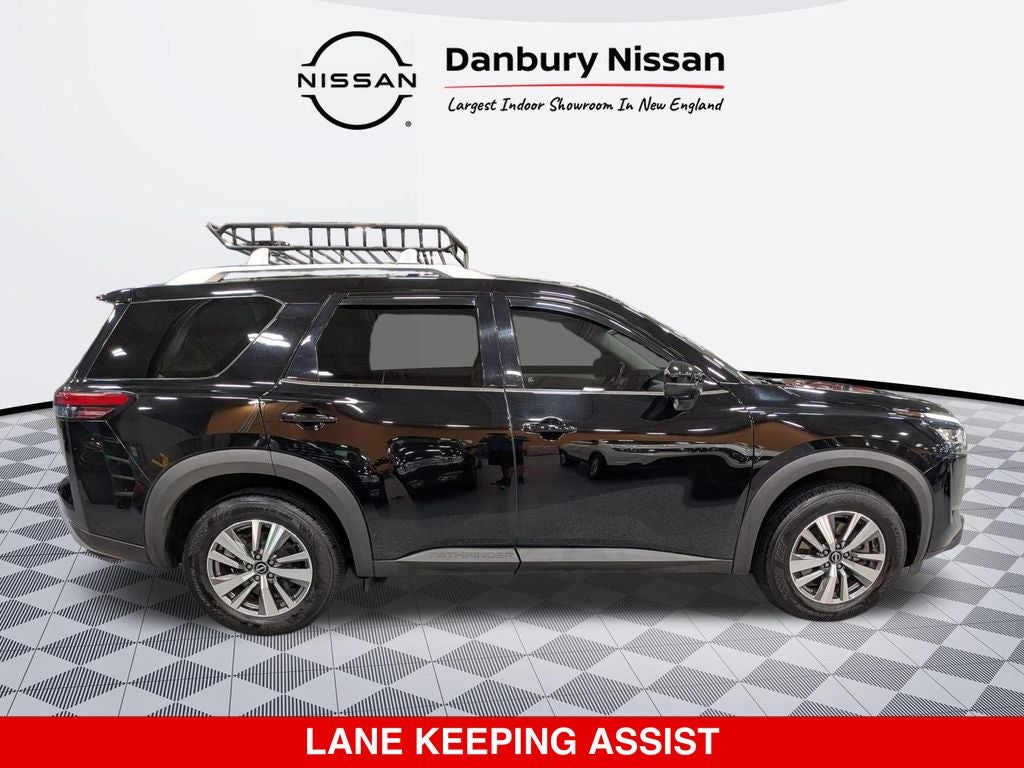 2023 Nissan Pathfinder SL