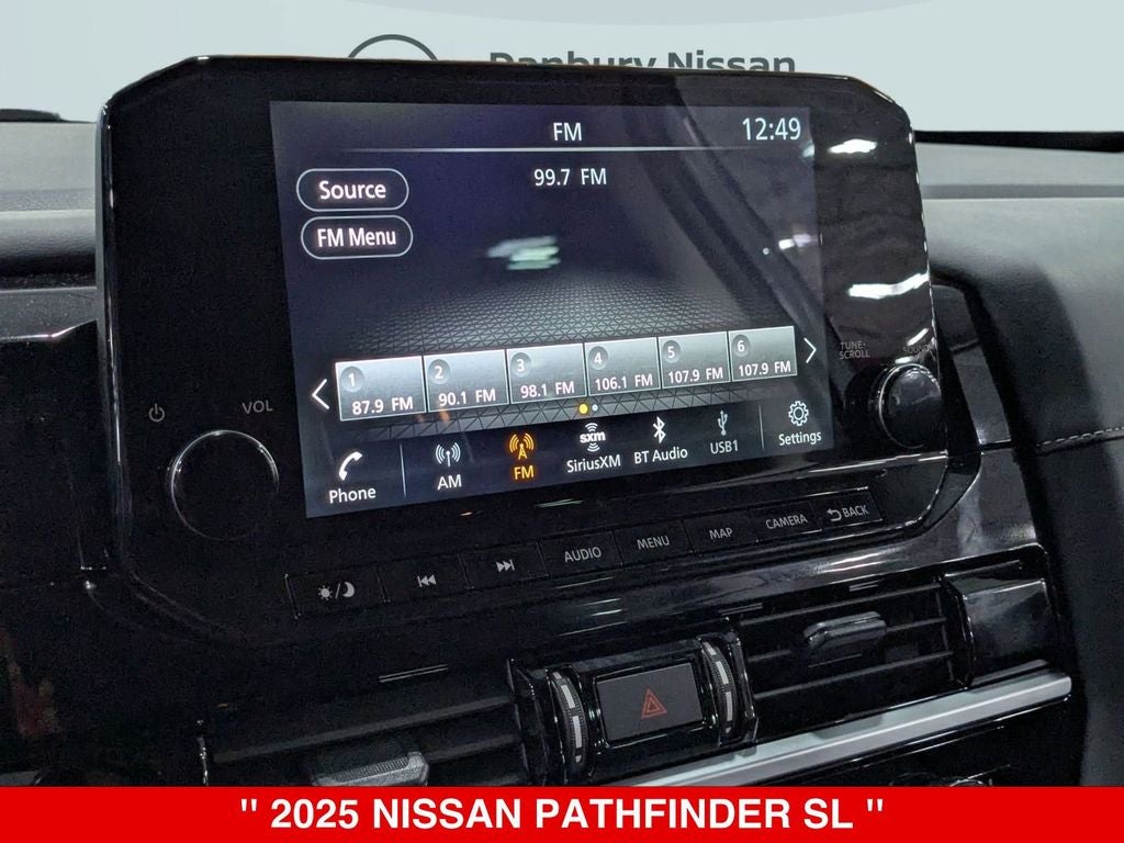 2025 Nissan Pathfinder SL