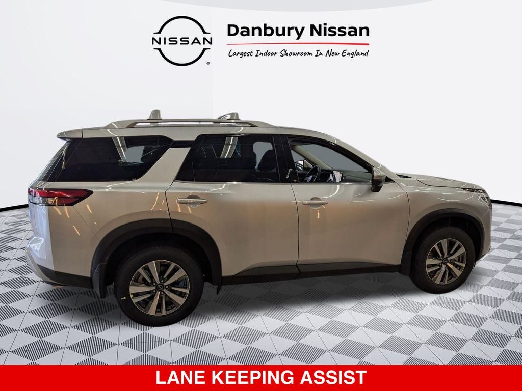 2025 Nissan Pathfinder SL