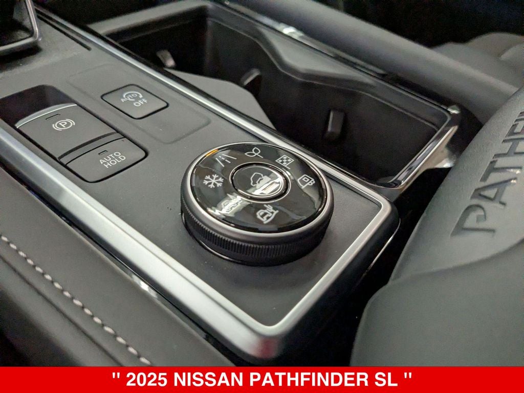 2025 Nissan Pathfinder SL