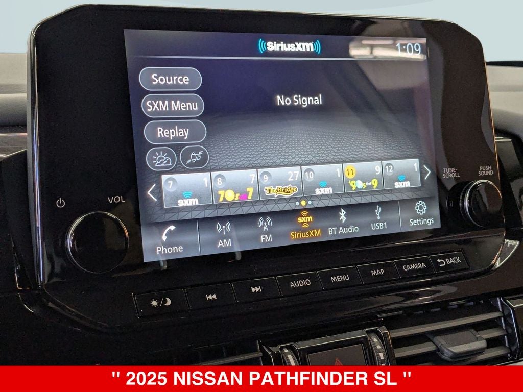 2025 Nissan Pathfinder SL