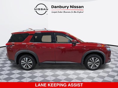2024 Nissan Pathfinder SL
