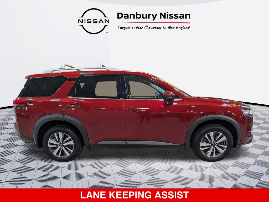 2024 Nissan Pathfinder SL