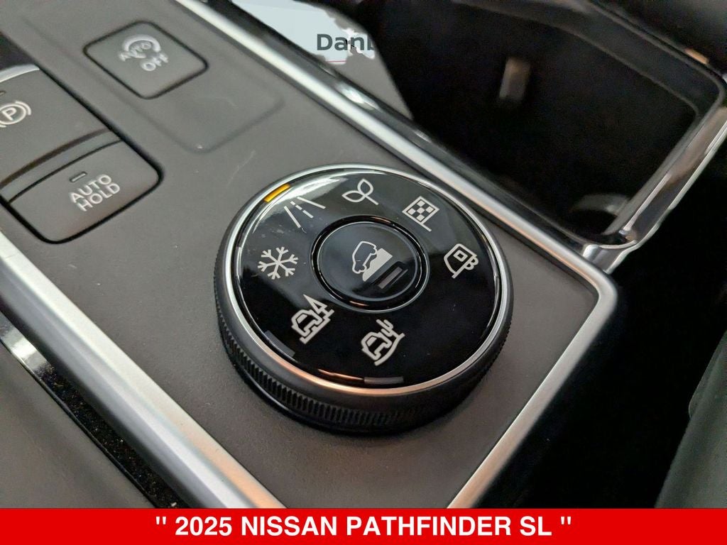 2025 Nissan Pathfinder SL