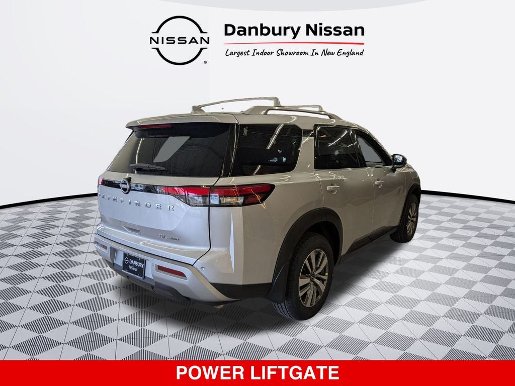 2025 Nissan Pathfinder SL