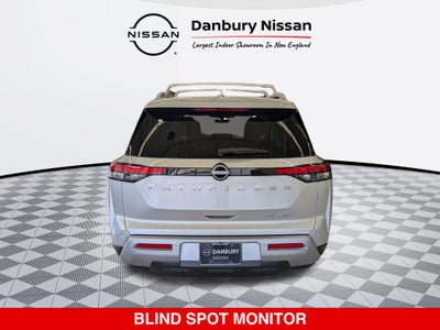 2025 Nissan Pathfinder SL