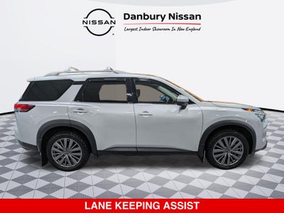 2025 Nissan Pathfinder SL