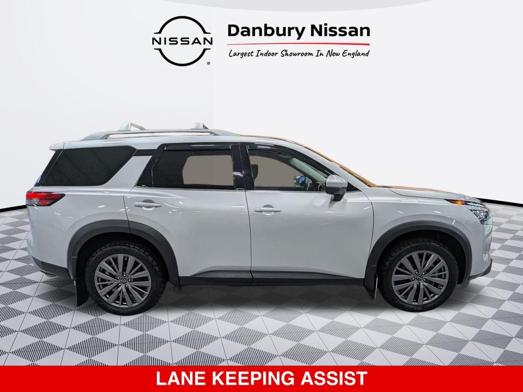 2025 Nissan Pathfinder SL