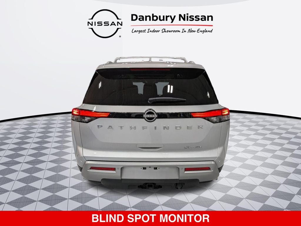 2025 Nissan Pathfinder SL