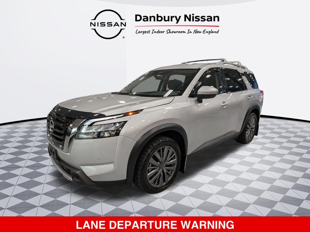 2025 Nissan Pathfinder SL