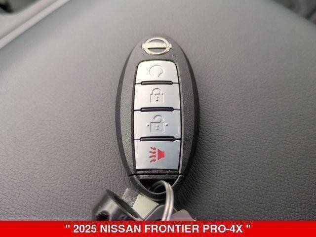 2025 Nissan Frontier Crew Cab PRO-4X®